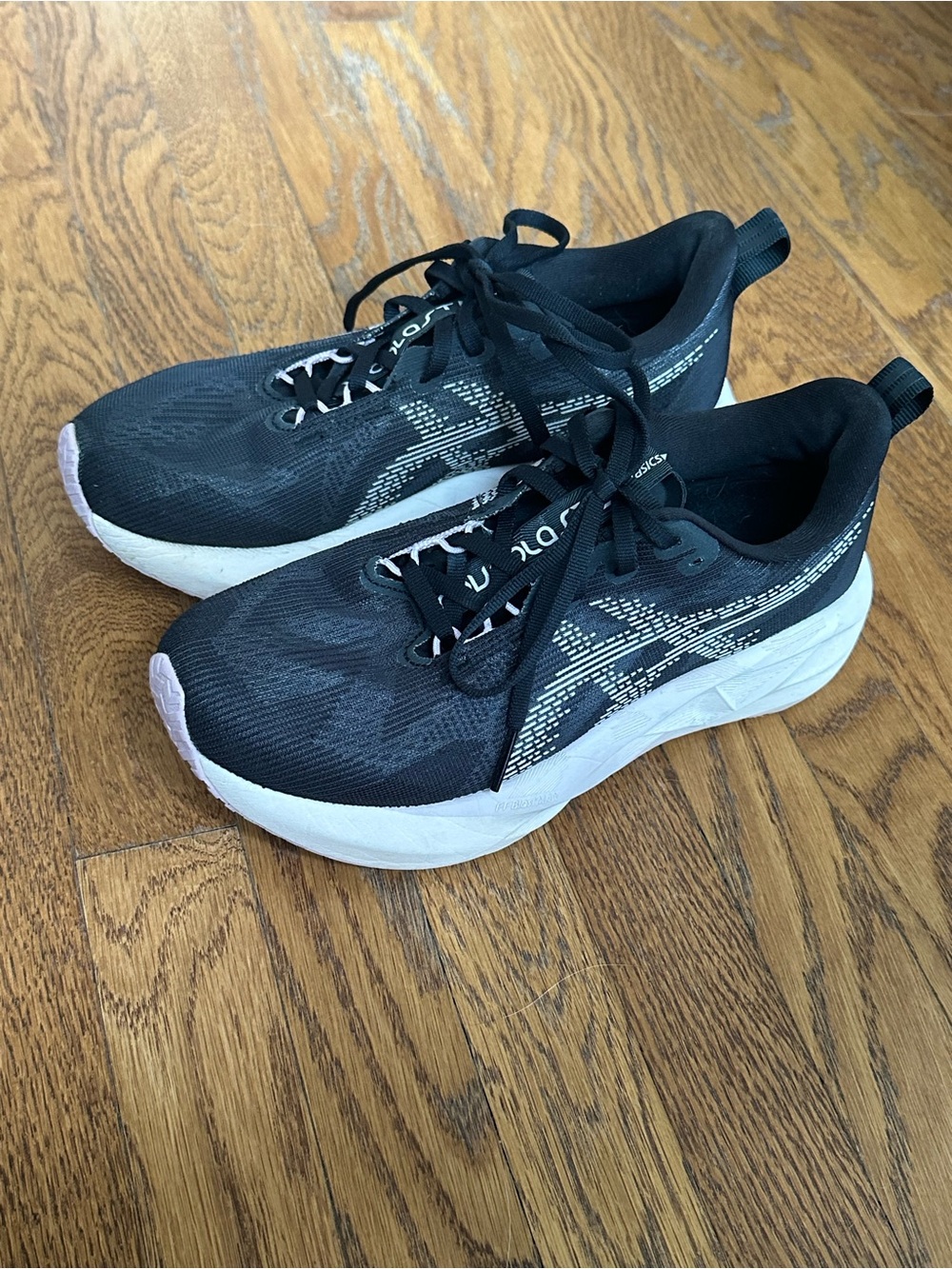 Asics Novablast 5 Running Shoes in Black/Pink Pearl - Size 7 (US) - Picture 11 of 15